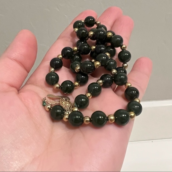 Vintage Chalcedony dark green beads short 8” necklace, unbranded - Picture 3 of 8